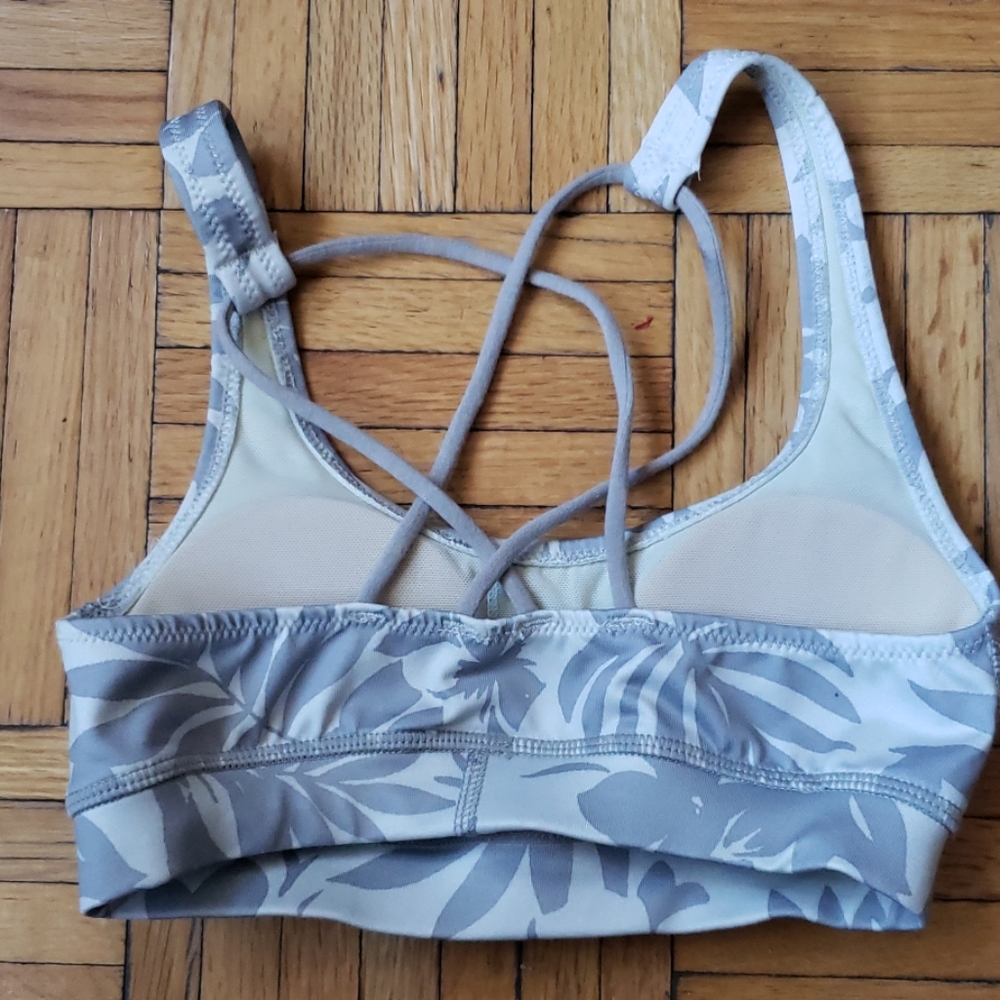 Nwot! Never worn! Aerie Grey Floral Sports Bra - Picture 2 of 4
